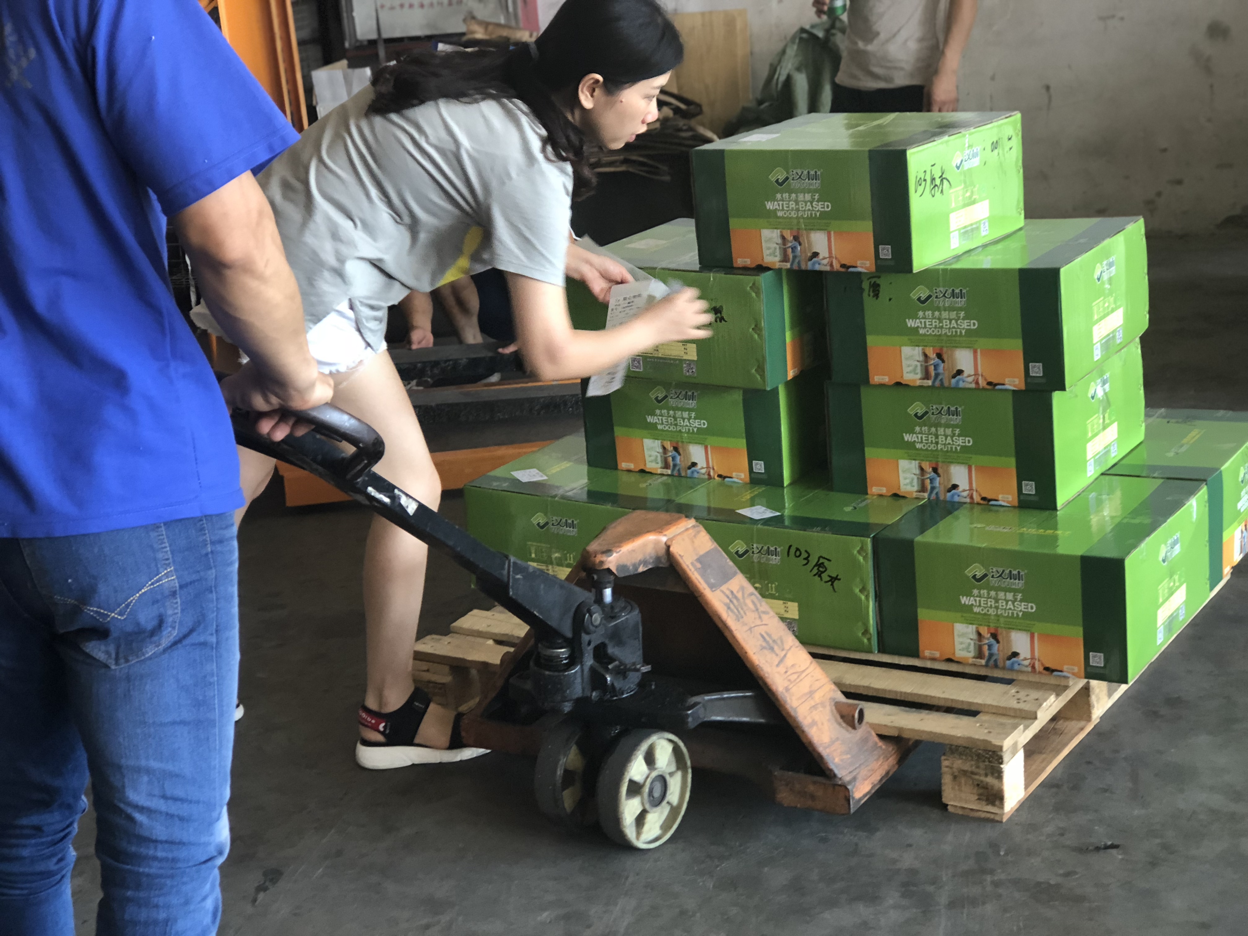 为什么家具和装修提倡用水性木器漆，原因都在这里面！