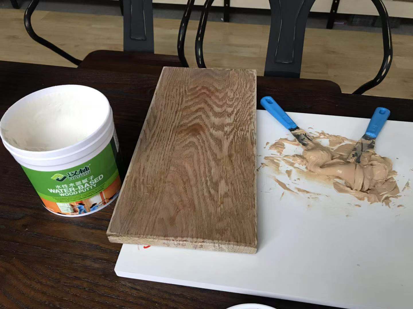 深木眼家具刮腻子选什么效果好,旭彩网水性腻子有两款适合您