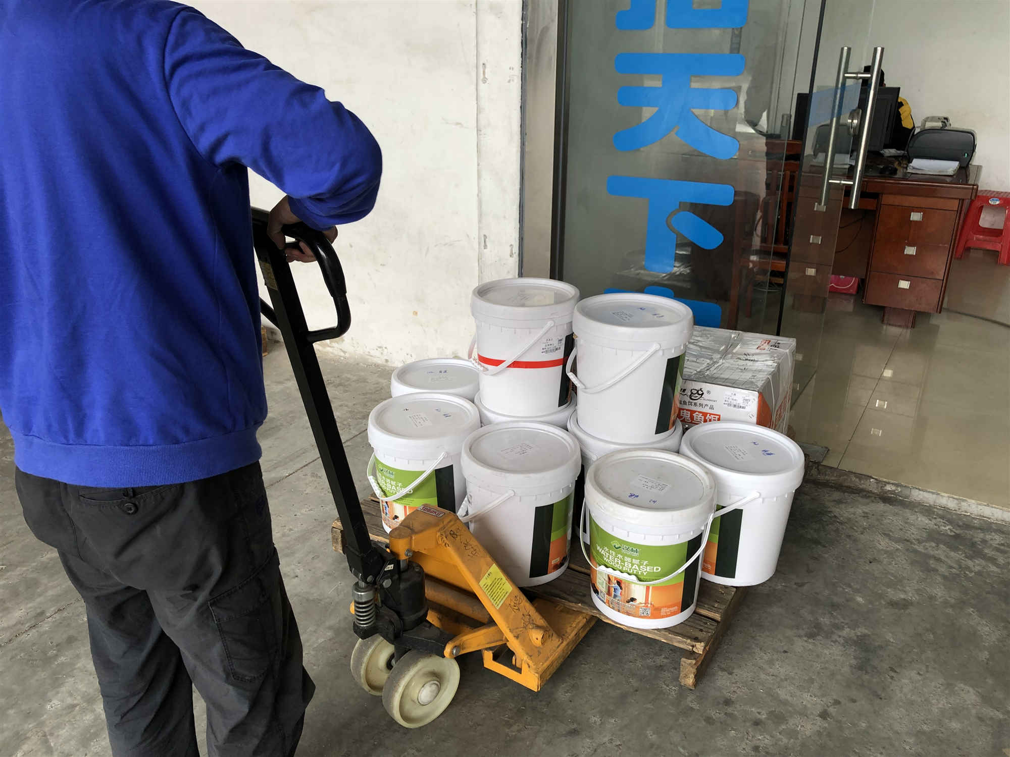 挑选优质的家具腻子品牌和厂家，旭彩网水性腻子是您的理想之选